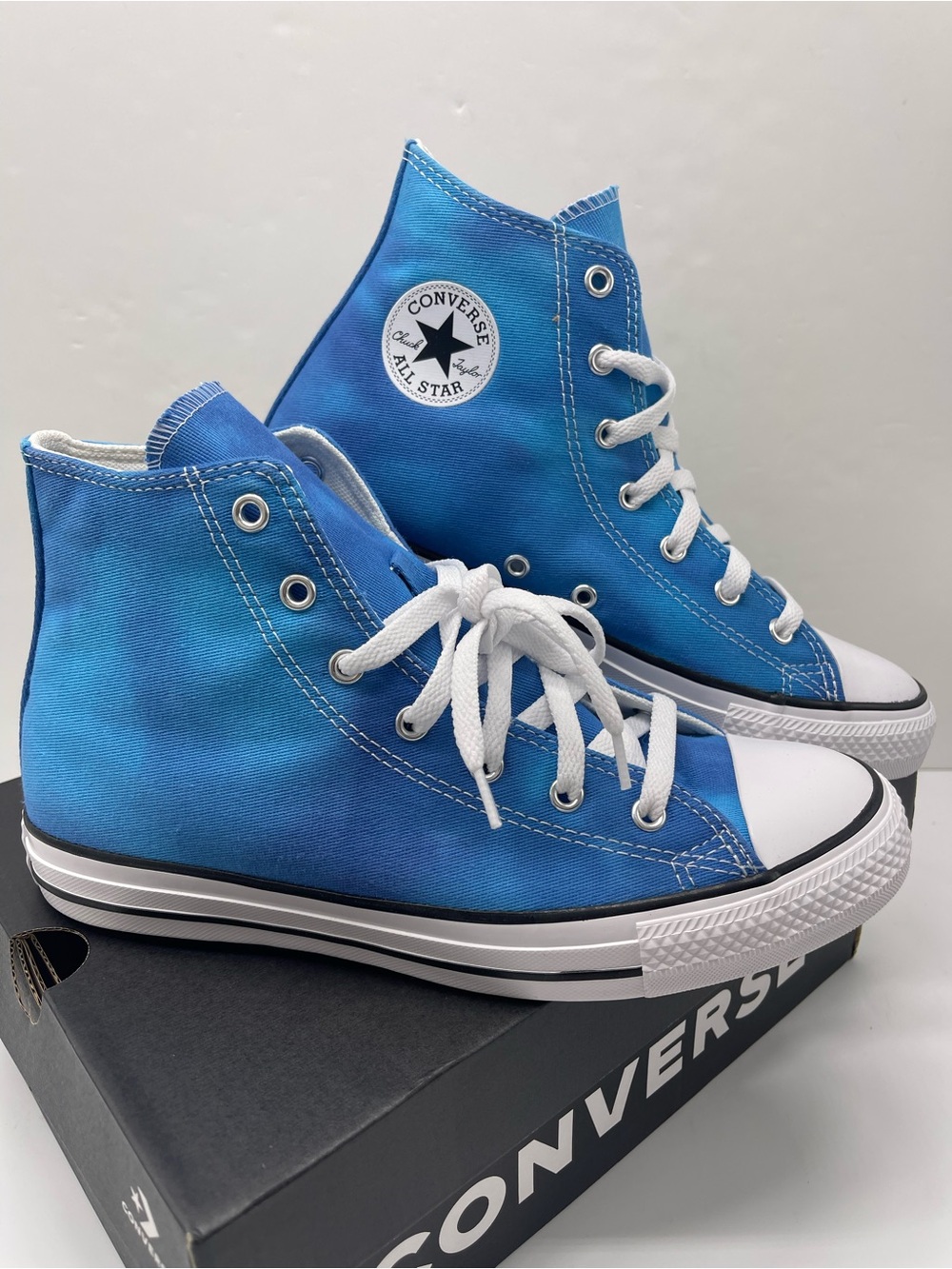 Converse • WMNS A11777F CTAS HI GNARLY BLUE/BLUE/WHITE Sneakers - Picture 4 of 16